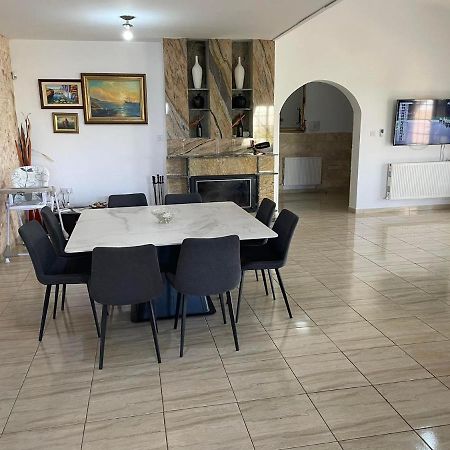 Villa Ocean Stones 1Km From Main Coral Bay Beach Pegeia Exterior foto