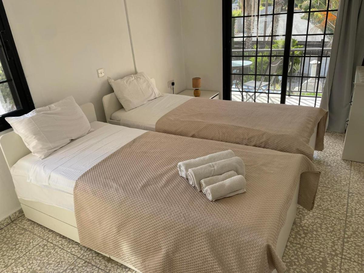 Villa Ocean Stones 1Km From Main Coral Bay Beach Pegeia Exterior foto